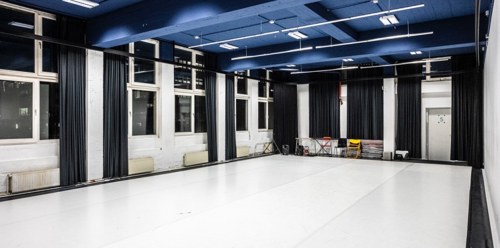Image of an empty dance studio at TanzFaktur